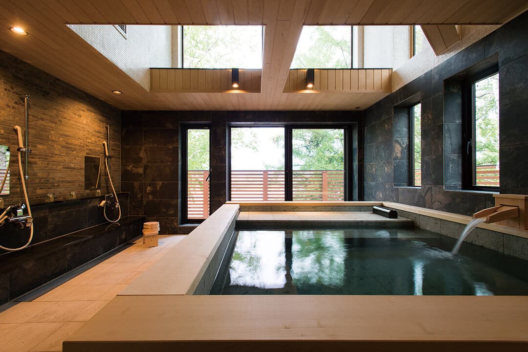 Wood Coping of the Large Common Bathroom (Hiba/ Aomori Prefecture)